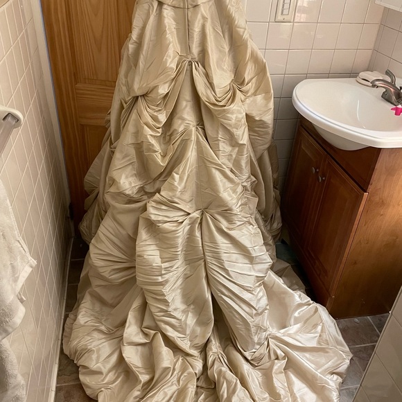 Swarovski crystals throughout - Picture 3 of 5